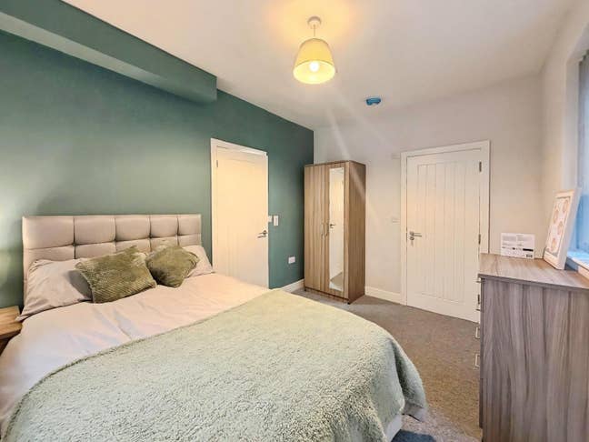 &pound;50 off First Months Rent - Double Ensuite Room -  Main Photo