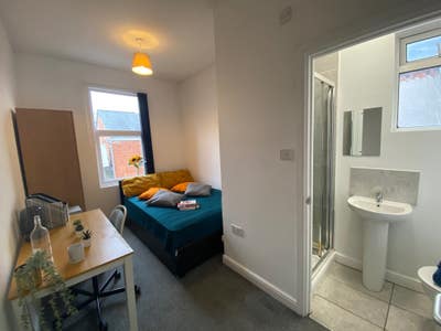  Ensuite Room  -  CV1 4ET Main Photo