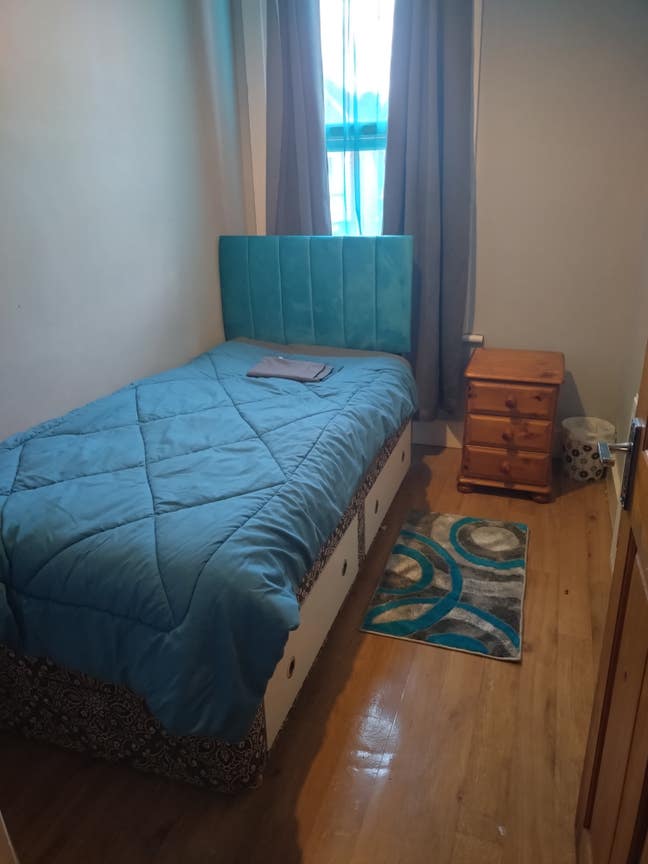 Small bedsit Main Photo