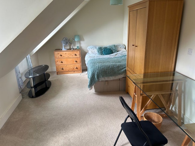 Double room in large 4 bed house Main Photo