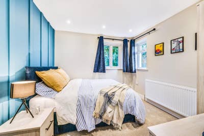 Luxury room in superb house in Horley town centre Main Photo