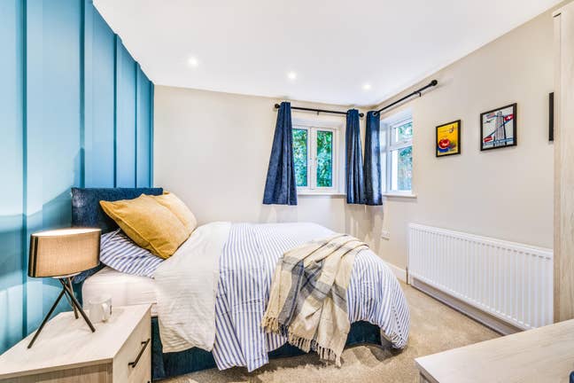 Luxury room in superb house in Horley town centre Main Photo