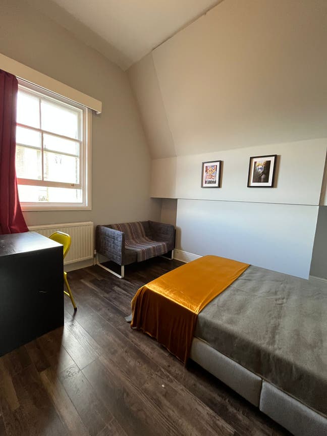 En-suite available now in Battersea! Main Photo