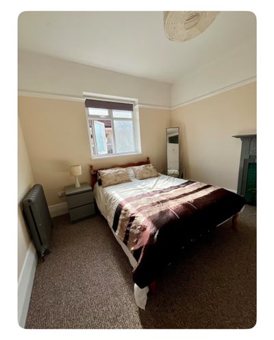 REDUCED ! Lovely newly decorated Room to let Main Photo