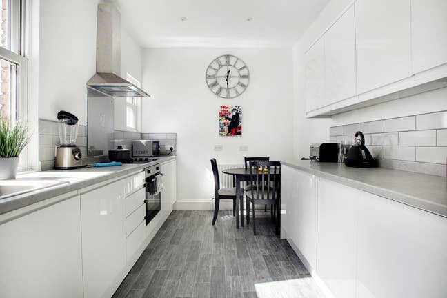Room 3, Pensbury Street - Double room available  Main Photo