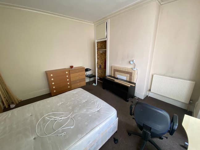 Seasonal Price Drop - Last Room in Leyton E11 Main Photo