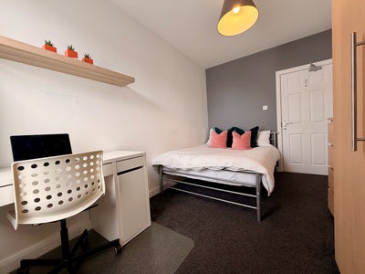 Student House Share Rooms - Available Now Main Photo