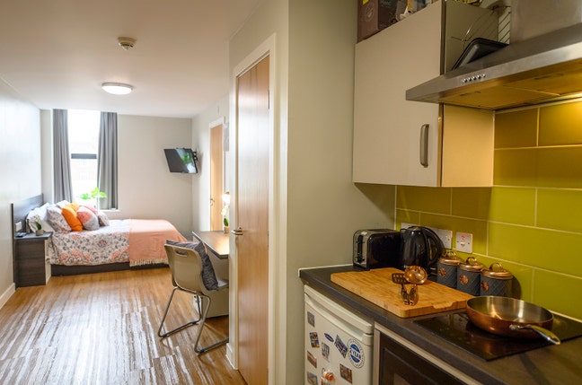 Large Deluxe Studio | Chester City Centre Main Photo
