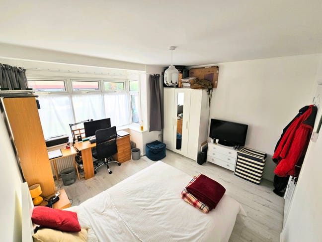 Beautiful, modern, double bedroom in Romford Main Photo