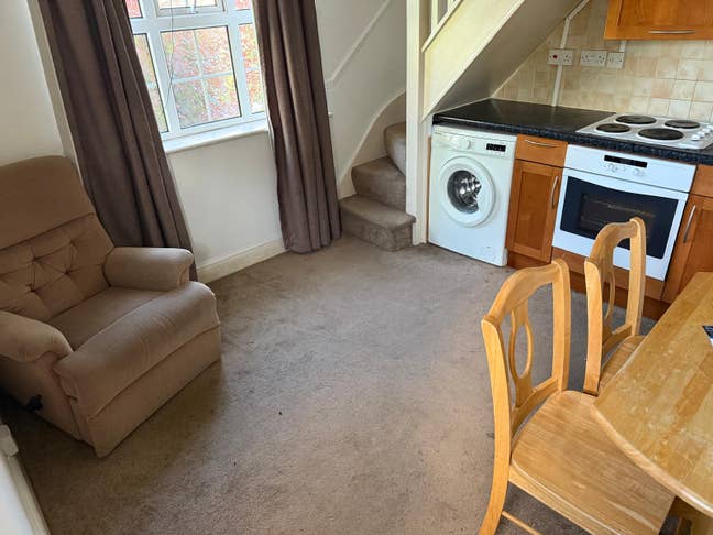 Pet-Friendly Self-Contained 1 Bedroom Maisonette Main Photo