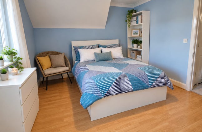 Double en-suite room in large family home Main Photo