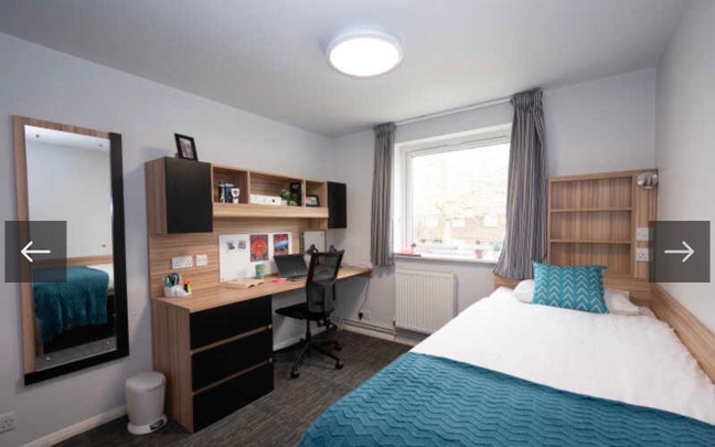 Kemsdale Court Room in a flat Main Photo