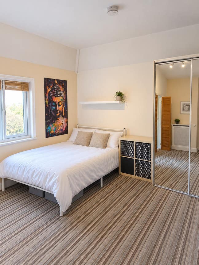 Cozy and Private Living Spaces in a Prime Location Main Photo
