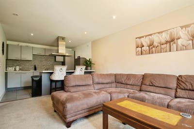 Double room in Cardiff Bay with private bathroom  Main Photo