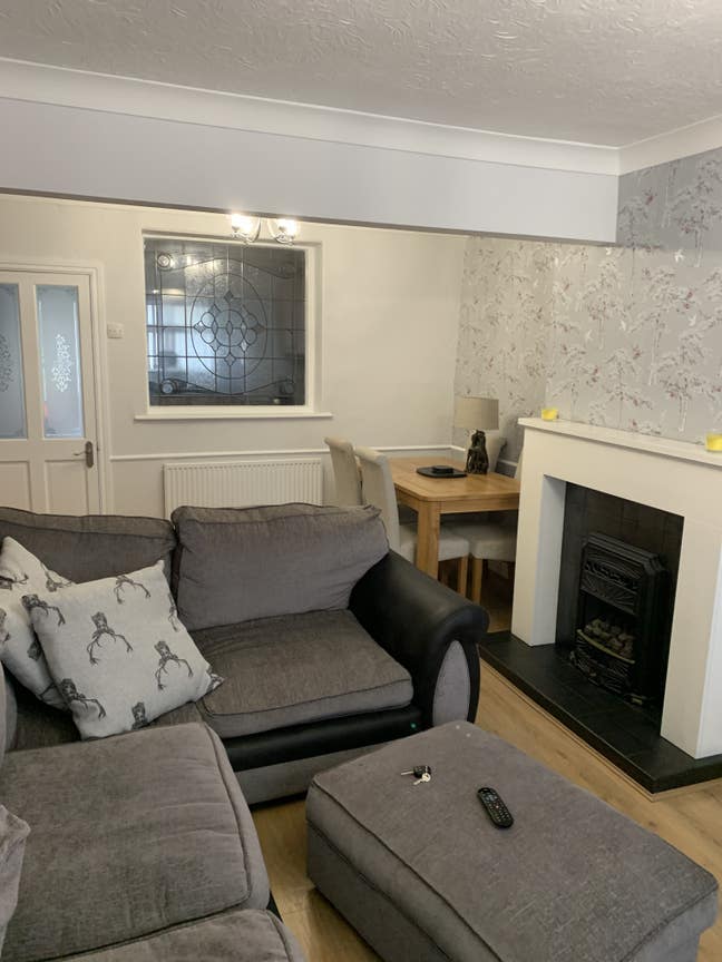 Room in quite area with local amenities  Main Photo