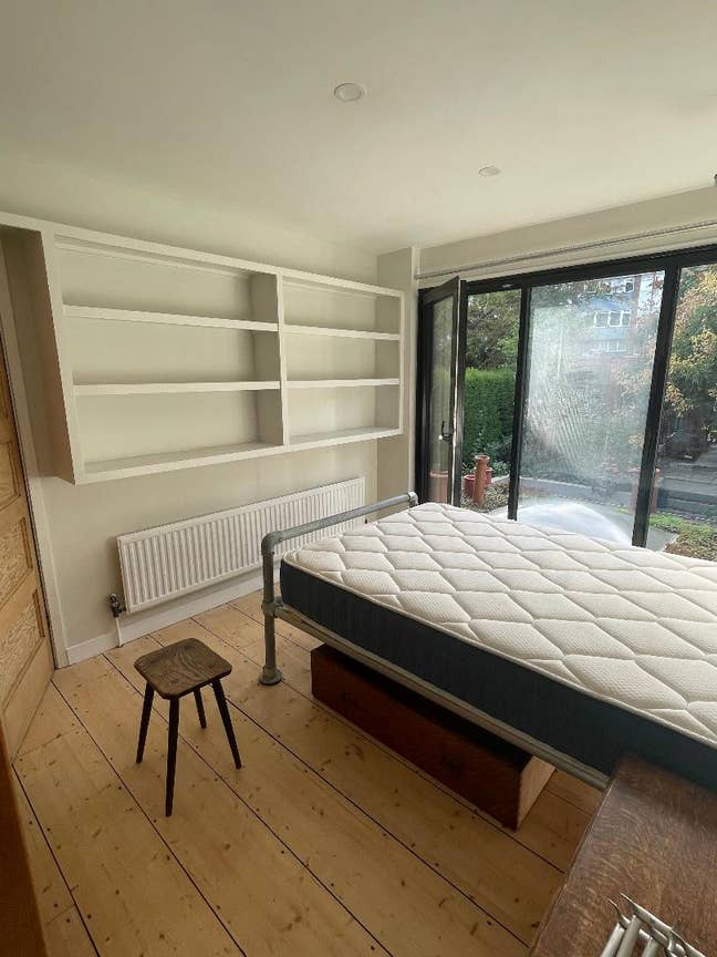 A bright freshly painted room available now. Main Photo