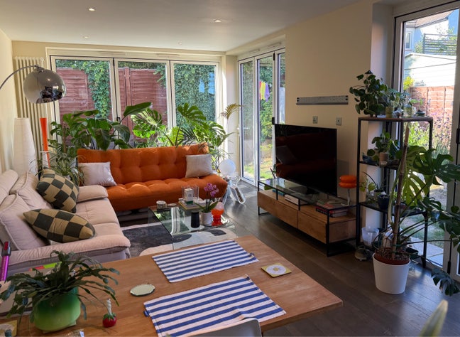 Double Bedroom in a 2-bed Flat in Wimbledon Main Photo