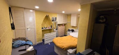 Single basement room Main Photo