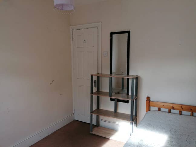 Single Room in a Wood Green House Main Photo