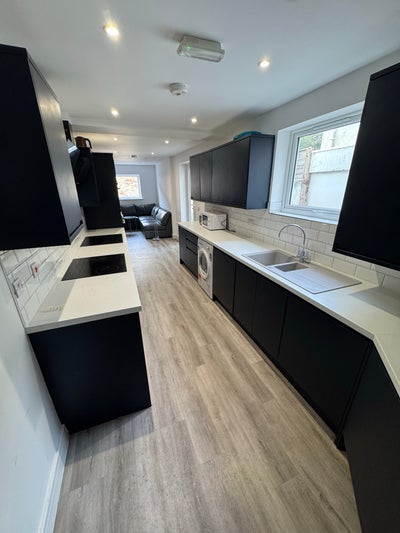 Beautiful Newly Refurbished Double Room Main Photo