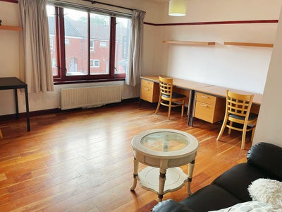 Urgent!! Lease takeover partick Main Photo