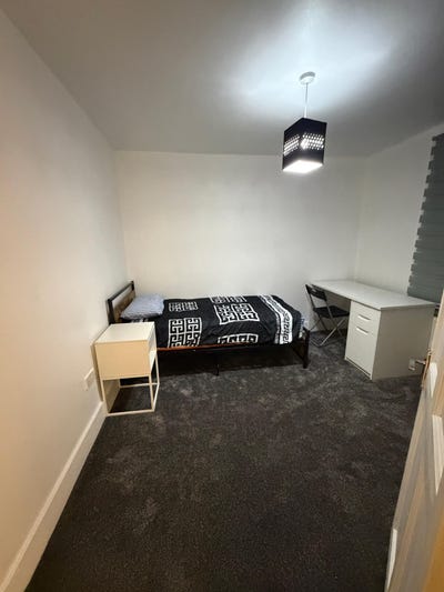 Room available in a family house  Main Photo