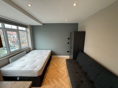 DSS-Studio Flat Available in Stanmore Harrow HA3 Main Photo