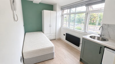 DSS-Studio Flat Available in Surbiton Kingston KT6 Main Photo