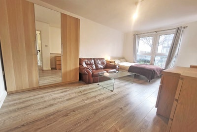 Huge Double Room by Columbia Flower Market🌸 Main Photo