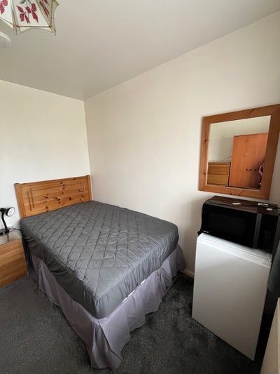 Town centre room Bridgend  Main Photo