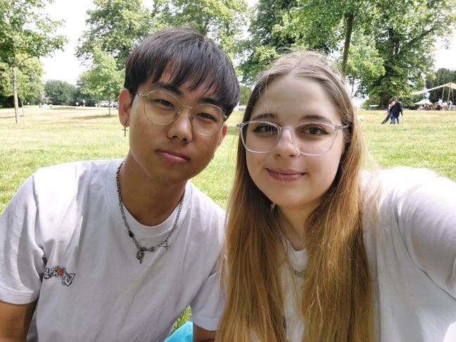 Couple looking to share a flat Main Photo