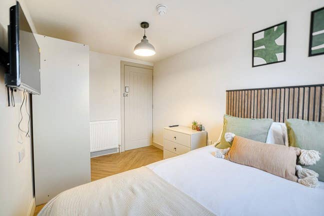 Brand new double room with own bathroom- 0 deposit Main Photo