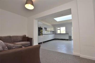 6 Double Bedroom - Odd Down Main Photo