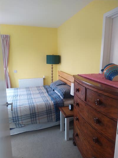 Large double dual aspect first floor room Main Photo