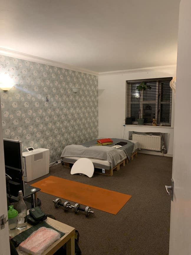 Leaving Room Main Photo