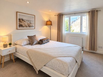 🏡 Spacious Double + Private Office | Town Centre Main Photo