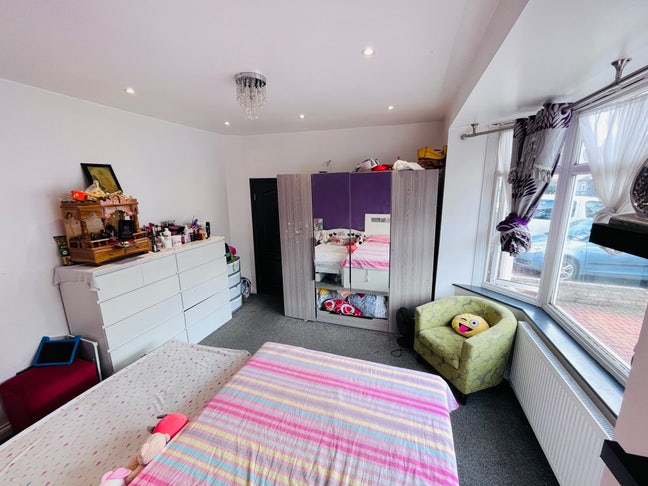 2 Rooms for Rent @ Newbury Park/Gants Hill (IG2) Main Photo