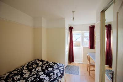 Lovely ensuite double rooms in bright modern house Main Photo