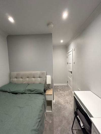 Refurbished Small Double En-Suite | Bills Included Main Photo