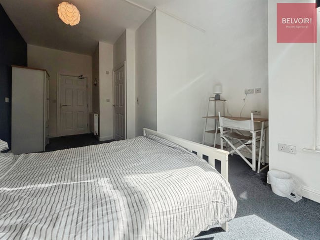 Central Large Double Furnished En-Suites Rooms Main Photo