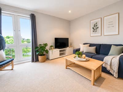 Spacious 2-Bed Duplex | Brand-New Bathroom | Cardi Main Photo