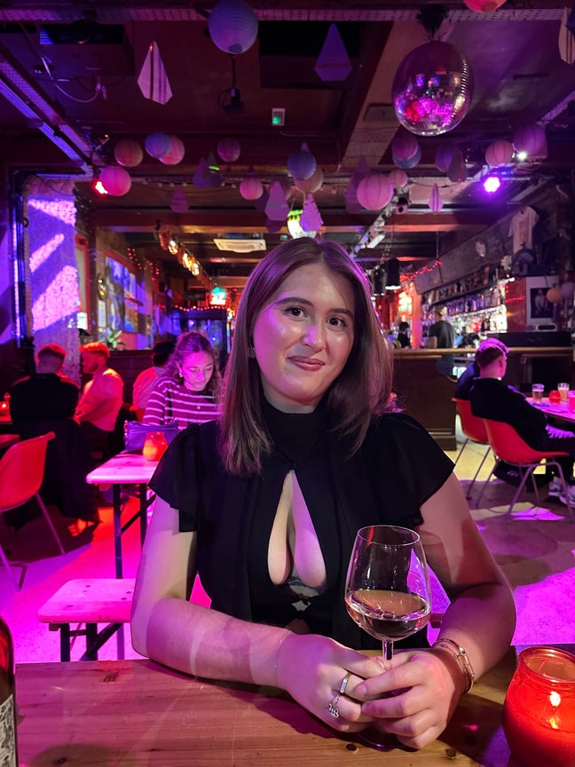 Professional Female seeks a double room Main Photo