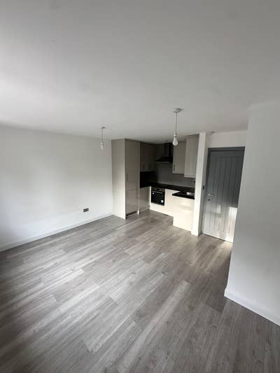 1-Bedroom Flat with Additional Room (2 Bedroom) Main Photo