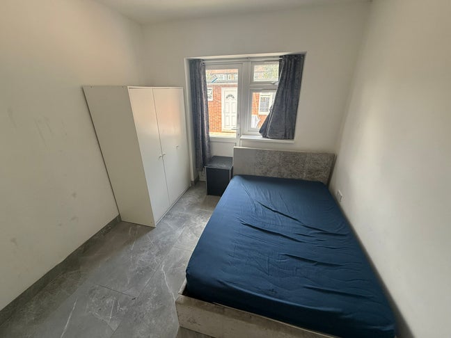 Spacious Ground Floor En-Suite Double Room  Main Photo