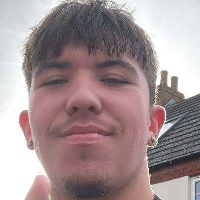 21 years old professional looking for room  Main Photo