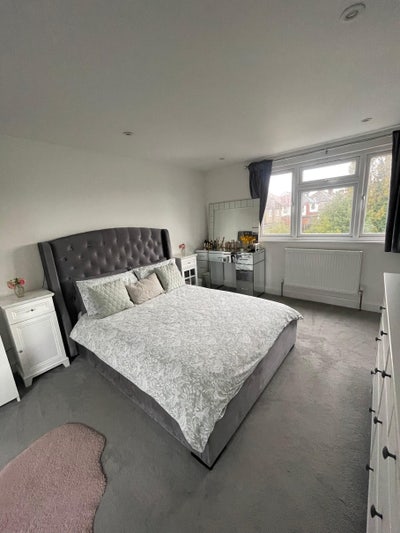 Spacious Loft Room with En Suite - Muslim Women Main Photo