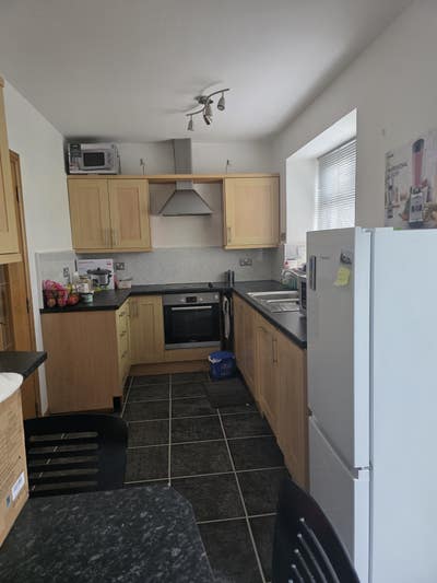 Fully Furnished Room for Rent Main Photo
