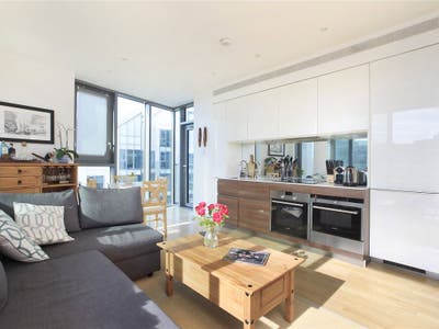 Double Room – Riverside Quarter, Wandsworth Main Photo