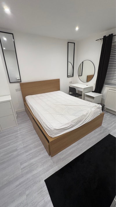 Beautiful Furnished Double Room in Modern Home Main Photo