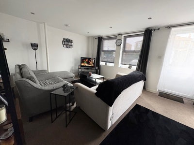 Spacious Studio Flat on Fishponds Road  Main Photo